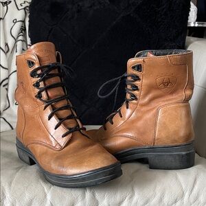 Ariat Brown Leather Lace-Up Men’s Boots with Black Soles